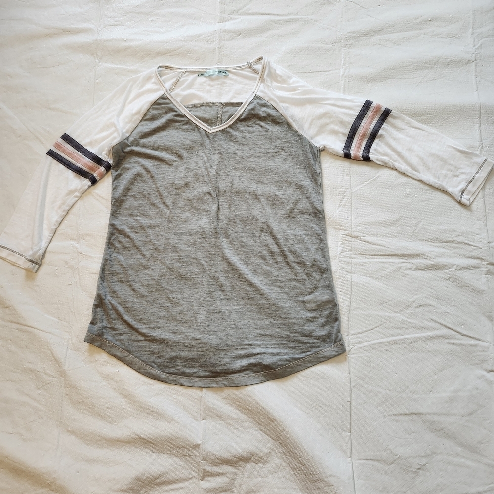 Maurices Size Small Gray and White Long Sleeve Tee - Picture 3 of 7